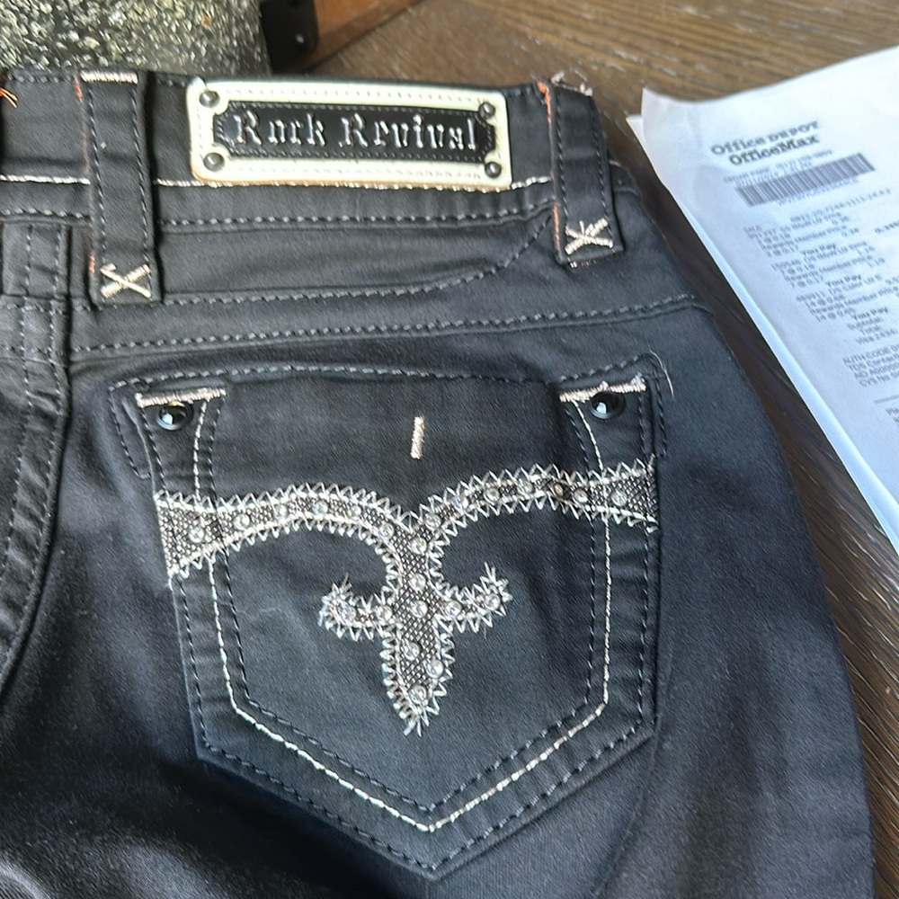Black crop capri style pants
